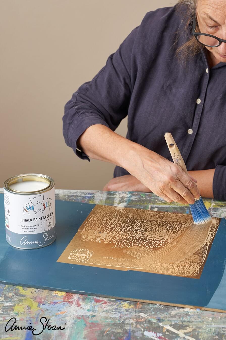 annie-sloan-using-gloss-chalk-paint_-lacquer-896