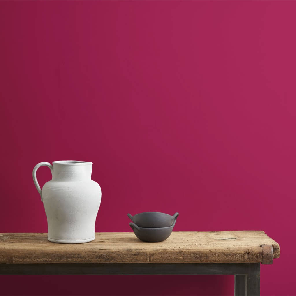 annie-sloan-wandfarbe-capri-pink-wall-paint_white-and-black-pot