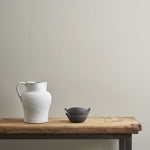 annie-sloan-wandfarbe-pompadour-wall-paint_white-and-black-pot