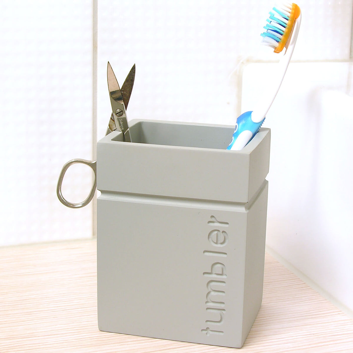 badezimmer-becher-tumbler-grau