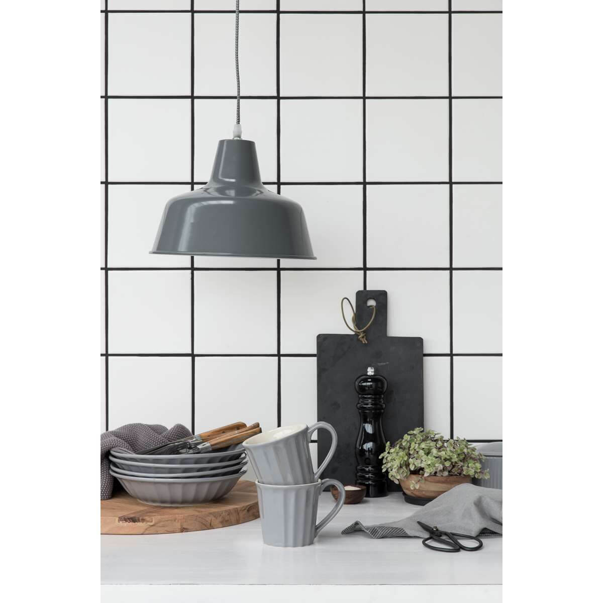metall-lampe-mynte-grau-mood
