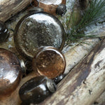 weihnachtskugel-pebbled-glas-moosgruen-10cm-mood